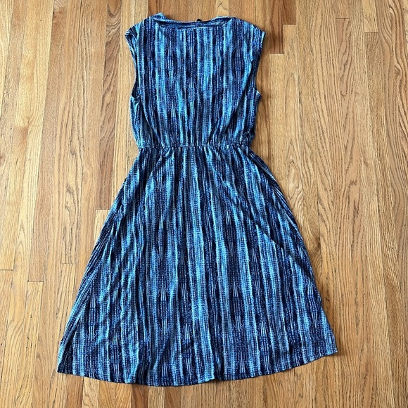 BCBG Maxazria Wrap V-Neck Dress Size Small - Picture 2 of 6